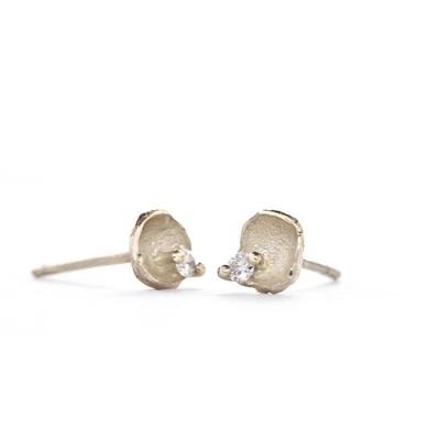 Oorstekers kuipje met diamant